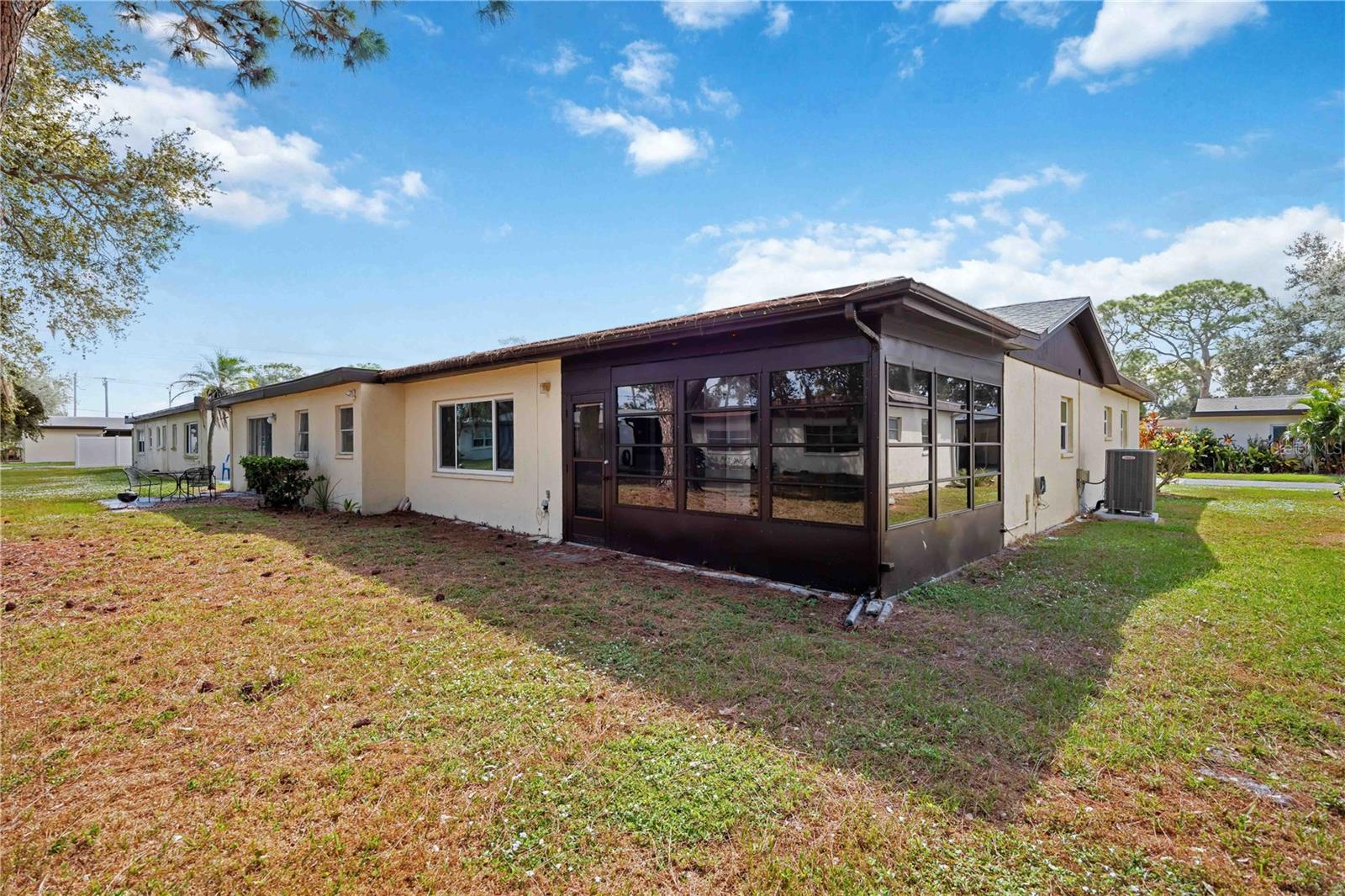 Image 31 of 51 For 3527 Silver Pine Court 82