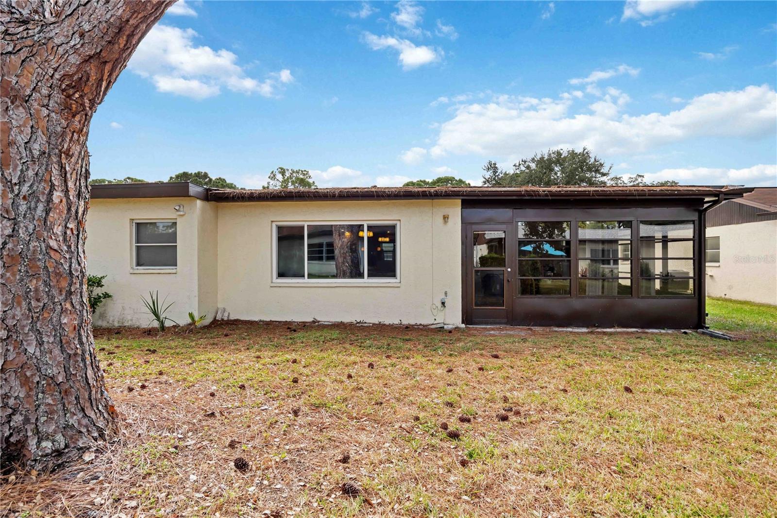 Image 32 of 51 For 3527 Silver Pine Court 82