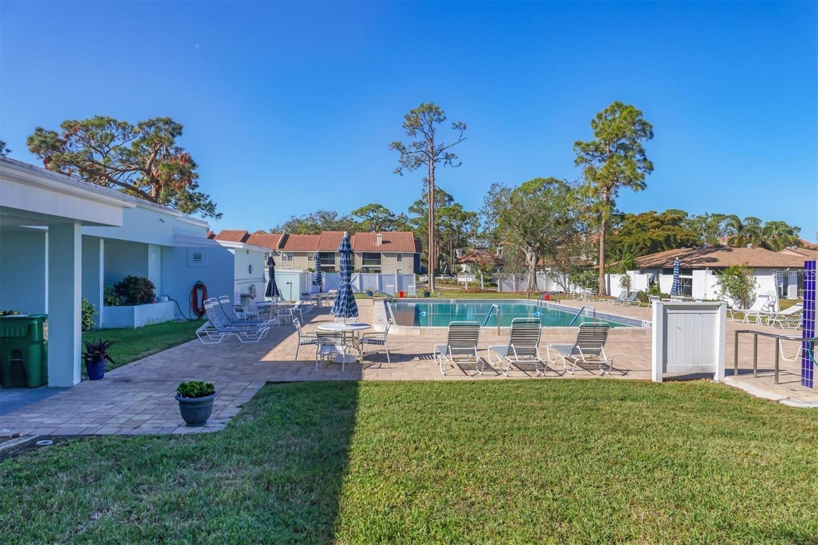 Image 5 of 51 For 3527 Silver Pine Court 82