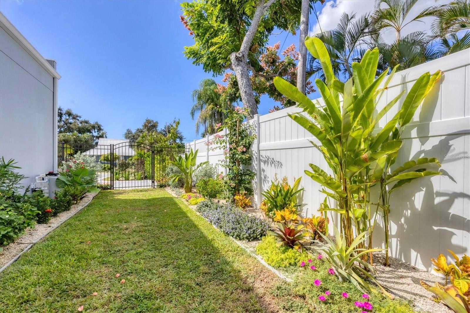 Image 46 of 79 For 2711 Blossom Drive