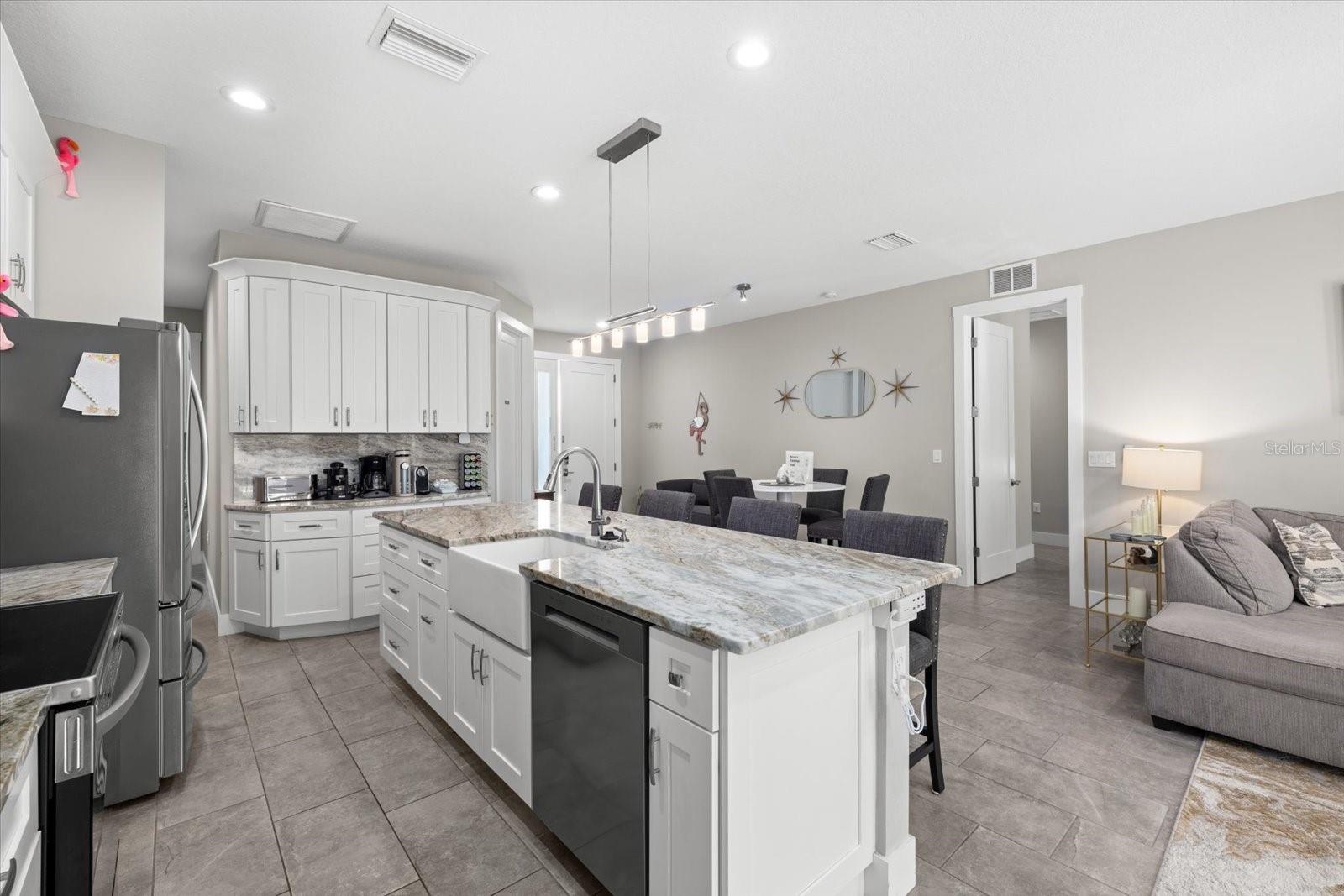 Image 14 of 32 For 279 Avalon Road