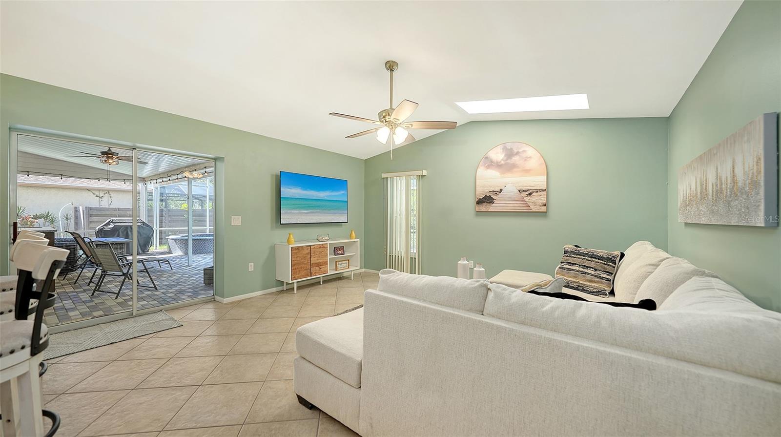 Image 15 of 68 For 2246 Cork Oak Street W