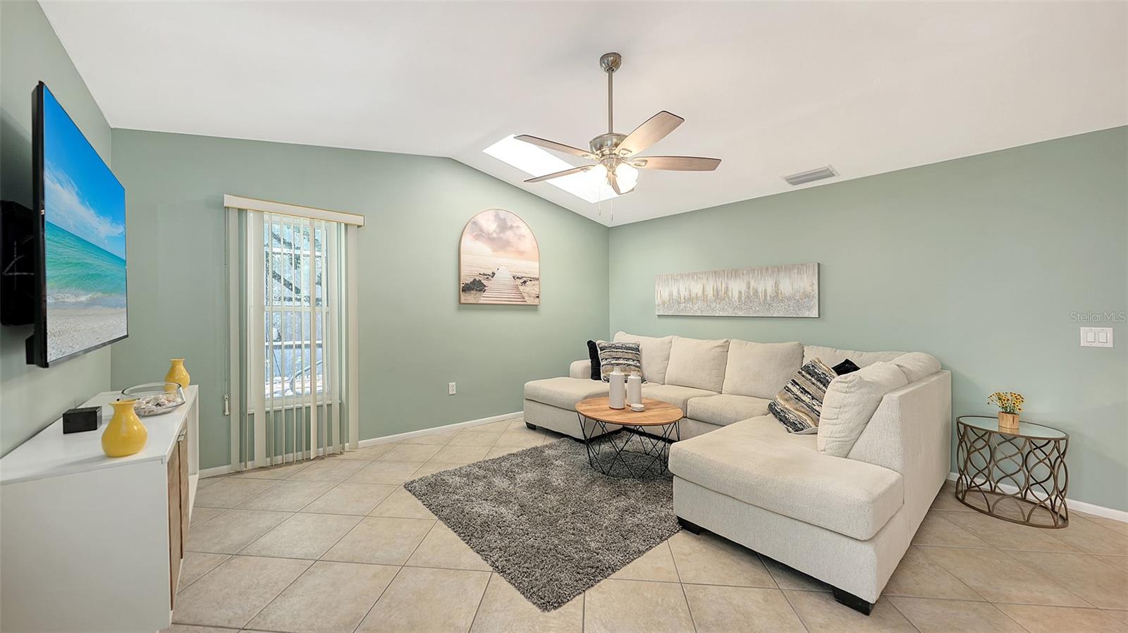 Image 16 of 68 For 2246 Cork Oak Street W
