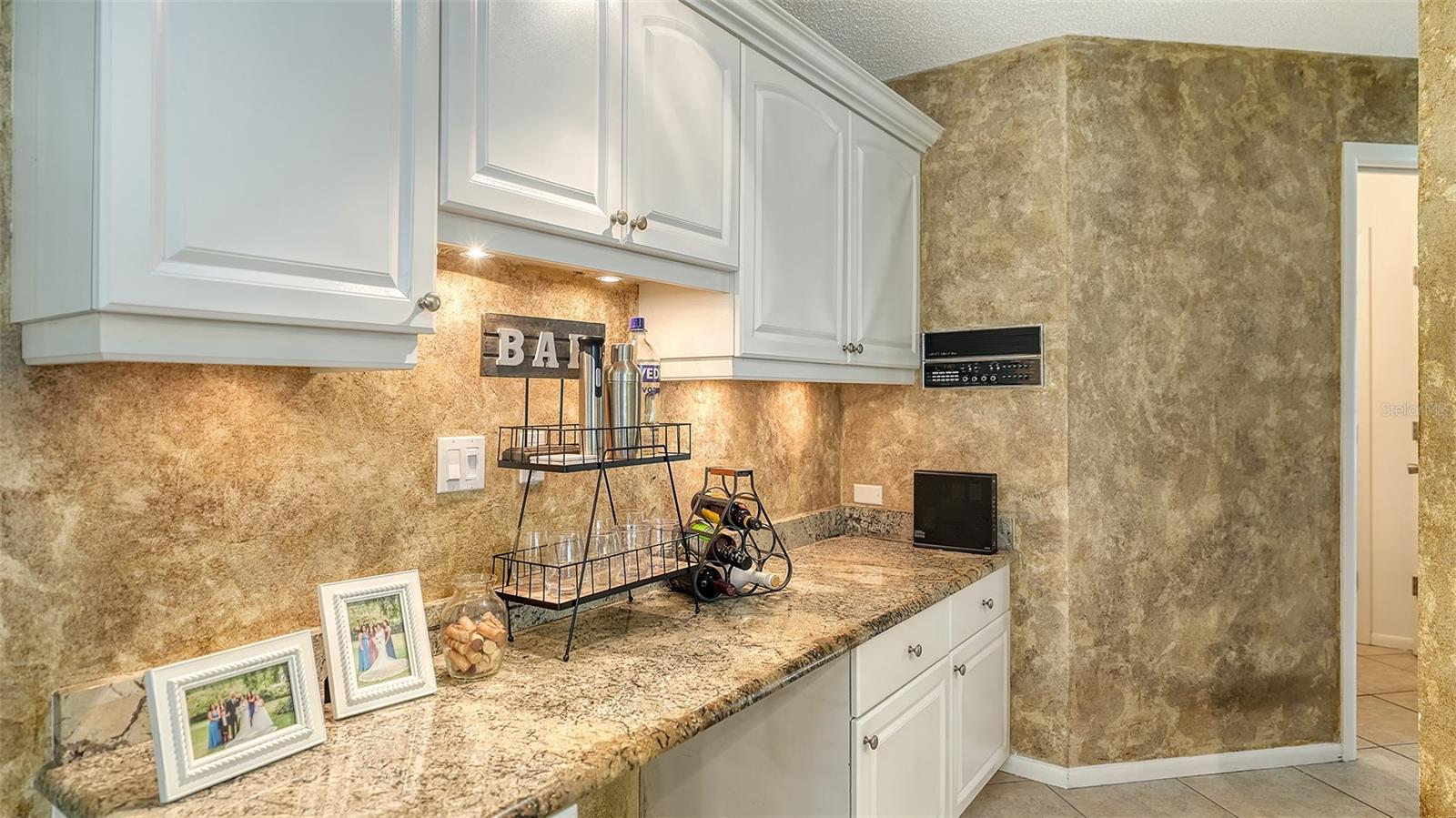 Image 21 of 68 For 2246 Cork Oak Street W