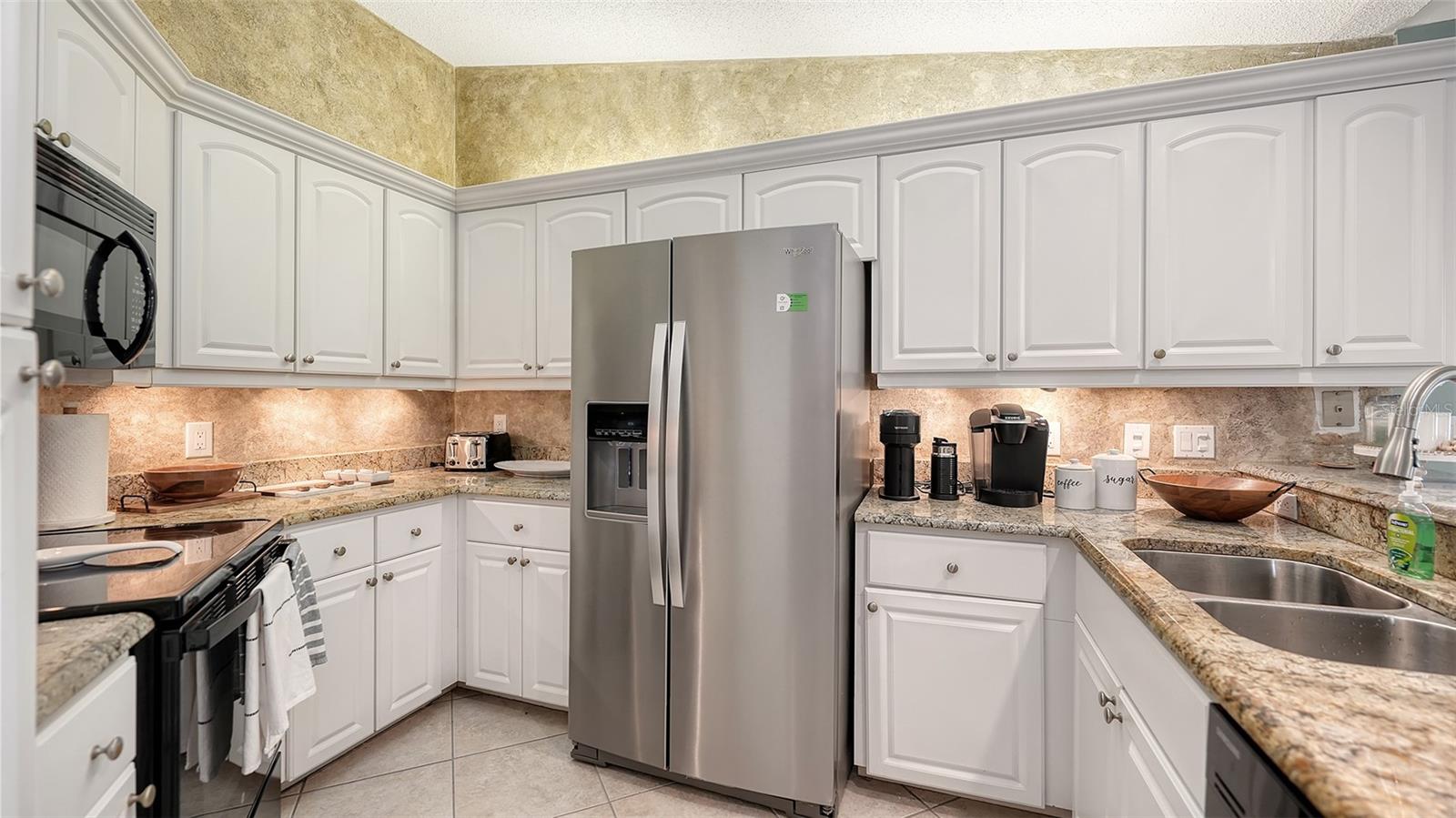 Image 22 of 68 For 2246 Cork Oak Street W