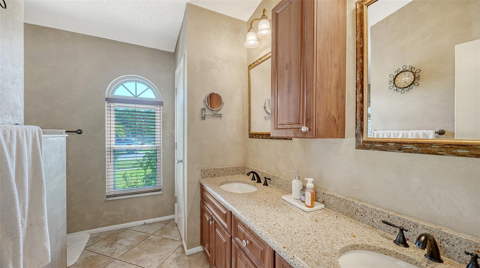 Image 29 of 68 For 2246 Cork Oak Street W