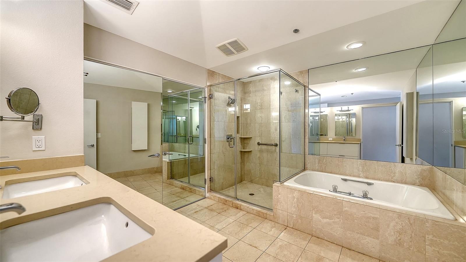 Image 40 of 76 For 3040 Grand Bay Boulevard 283