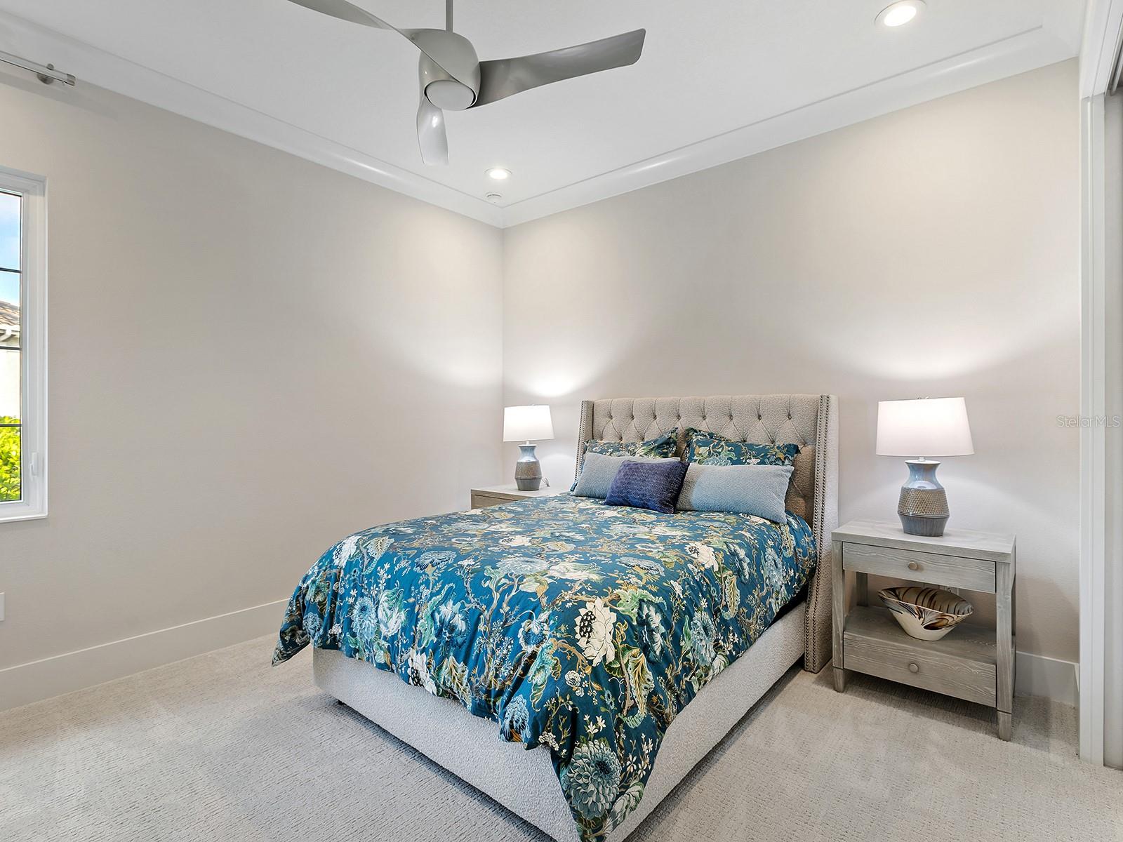 Image 34 of 94 For 17041 Clearlake Avenue