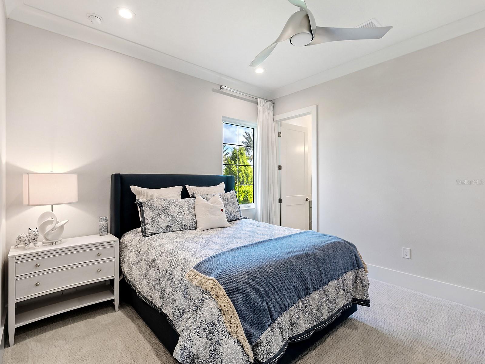 Image 37 of 94 For 17041 Clearlake Avenue