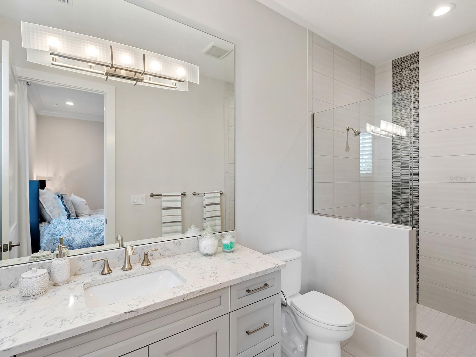 Image 38 of 94 For 17041 Clearlake Avenue