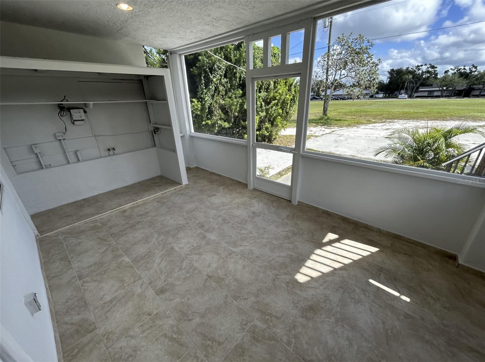 Image 11 of 13 For 620 5th Avenue W A- Downsta