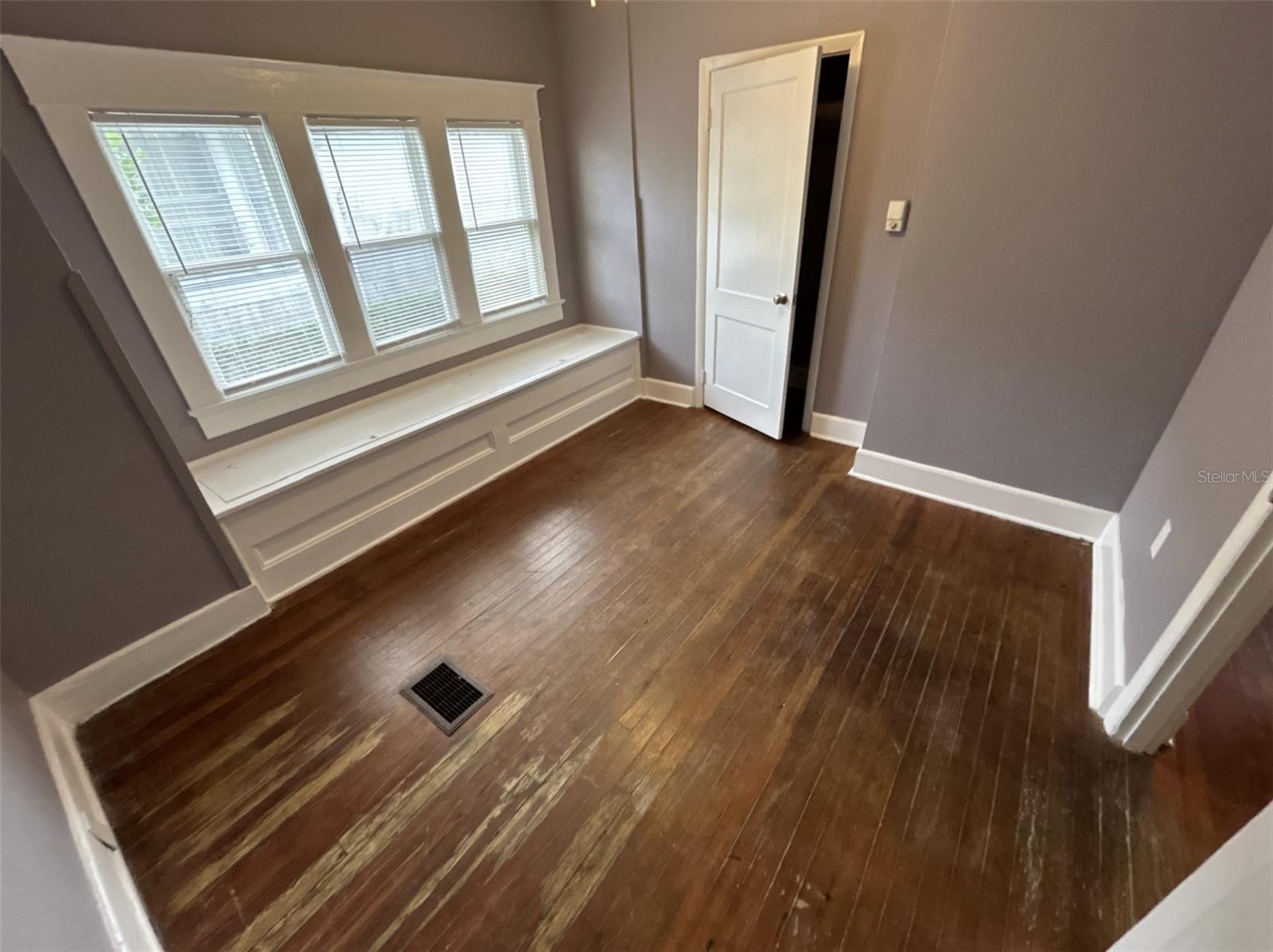 Image 6 of 13 For 620 5th Avenue W A- Downsta