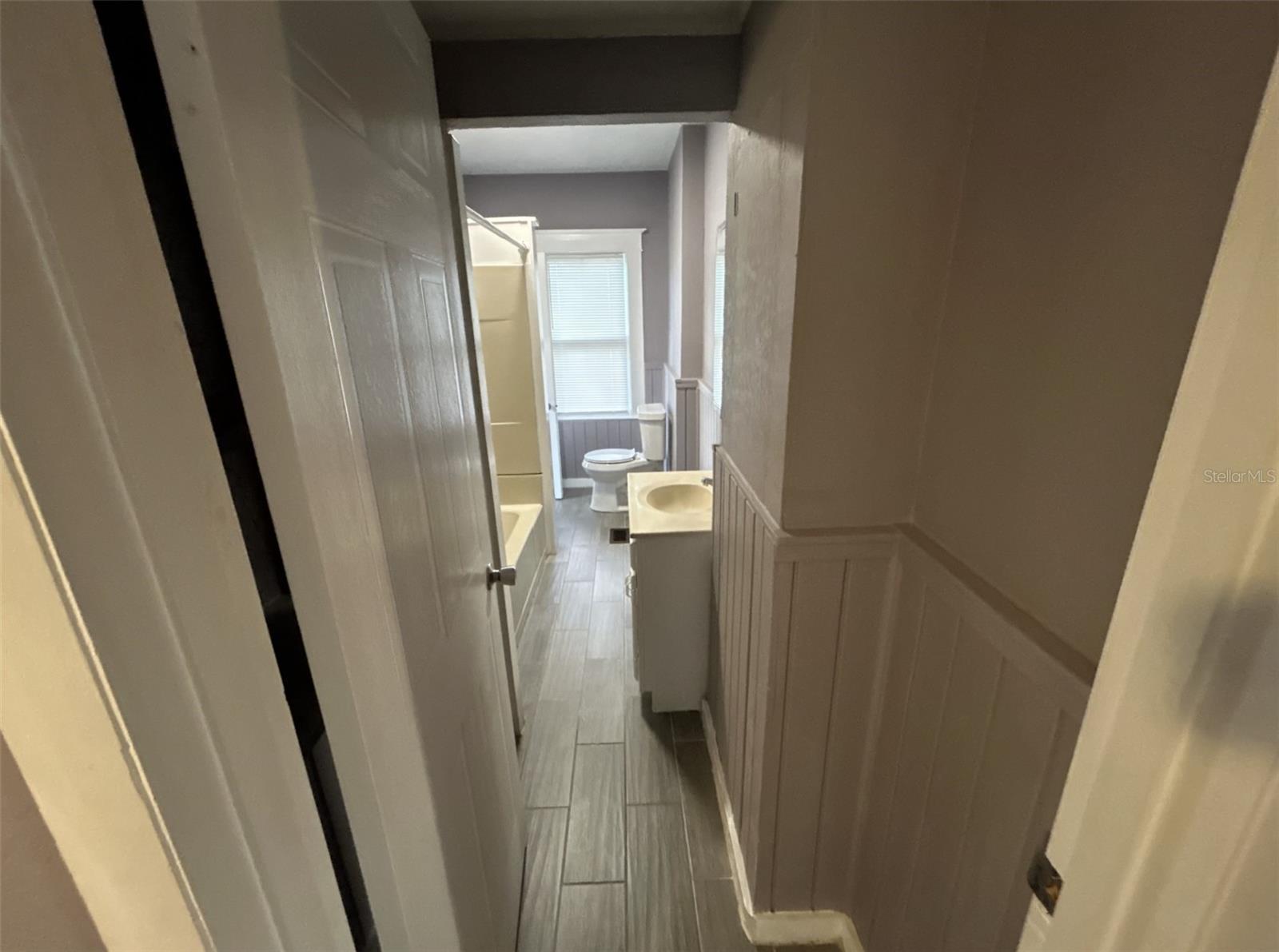 Image 8 of 13 For 620 5th Avenue W A- Downsta