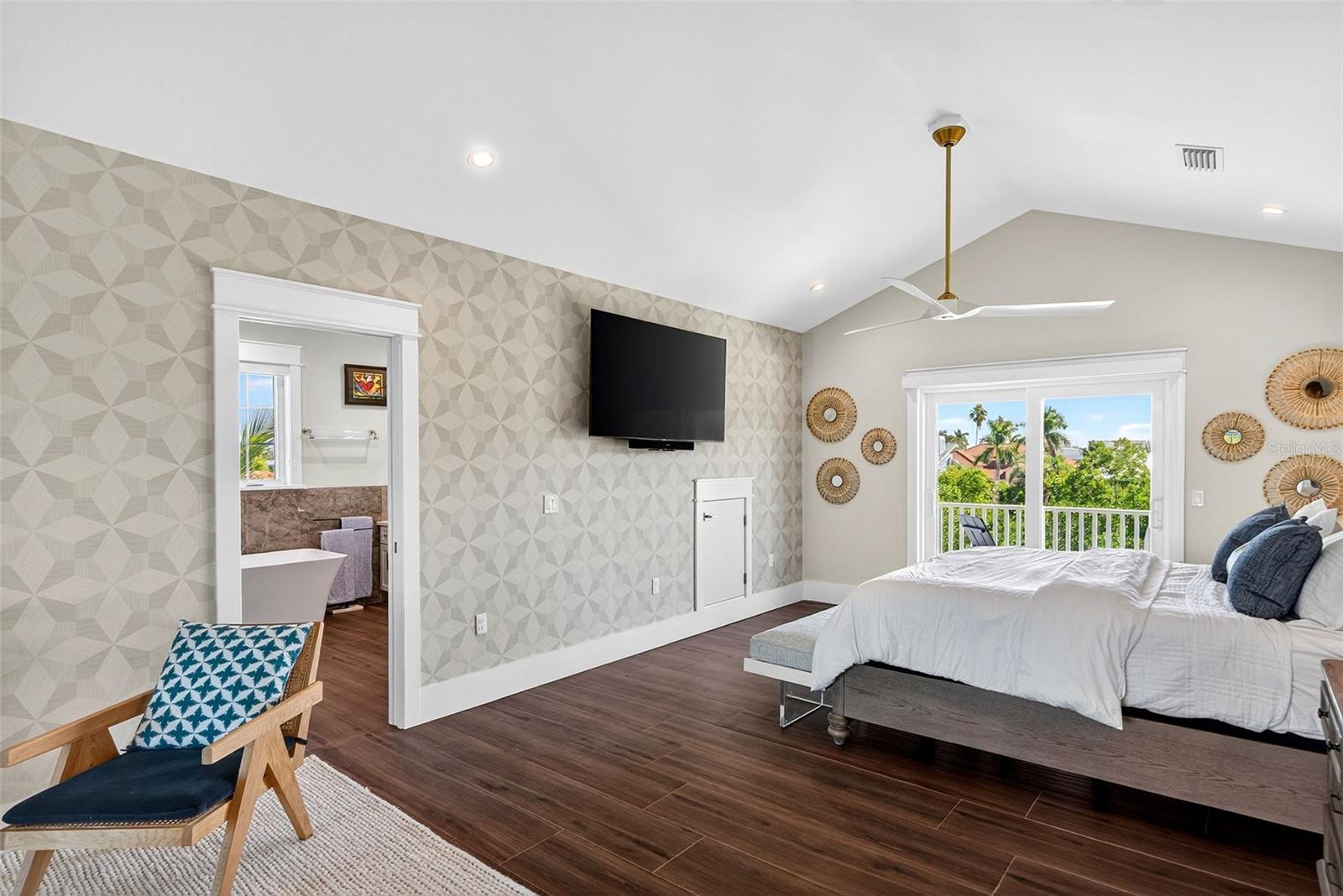 Image 50 of 100 For 598 Lyons Lane