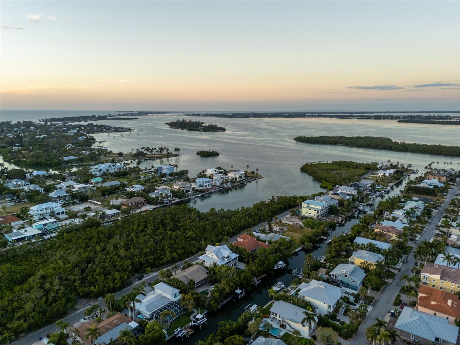 Image 7 of 100 For 598 Lyons Lane