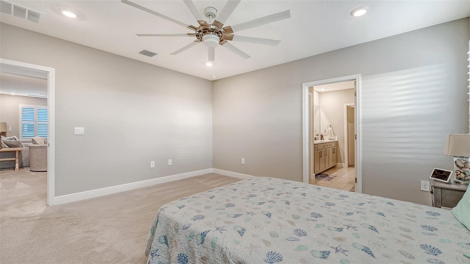 Image 21 of 41 For 17812 Gulf Ranch Place