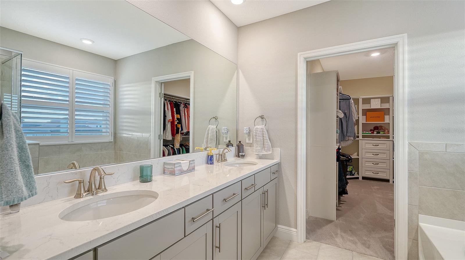 Image 22 of 41 For 17812 Gulf Ranch Place