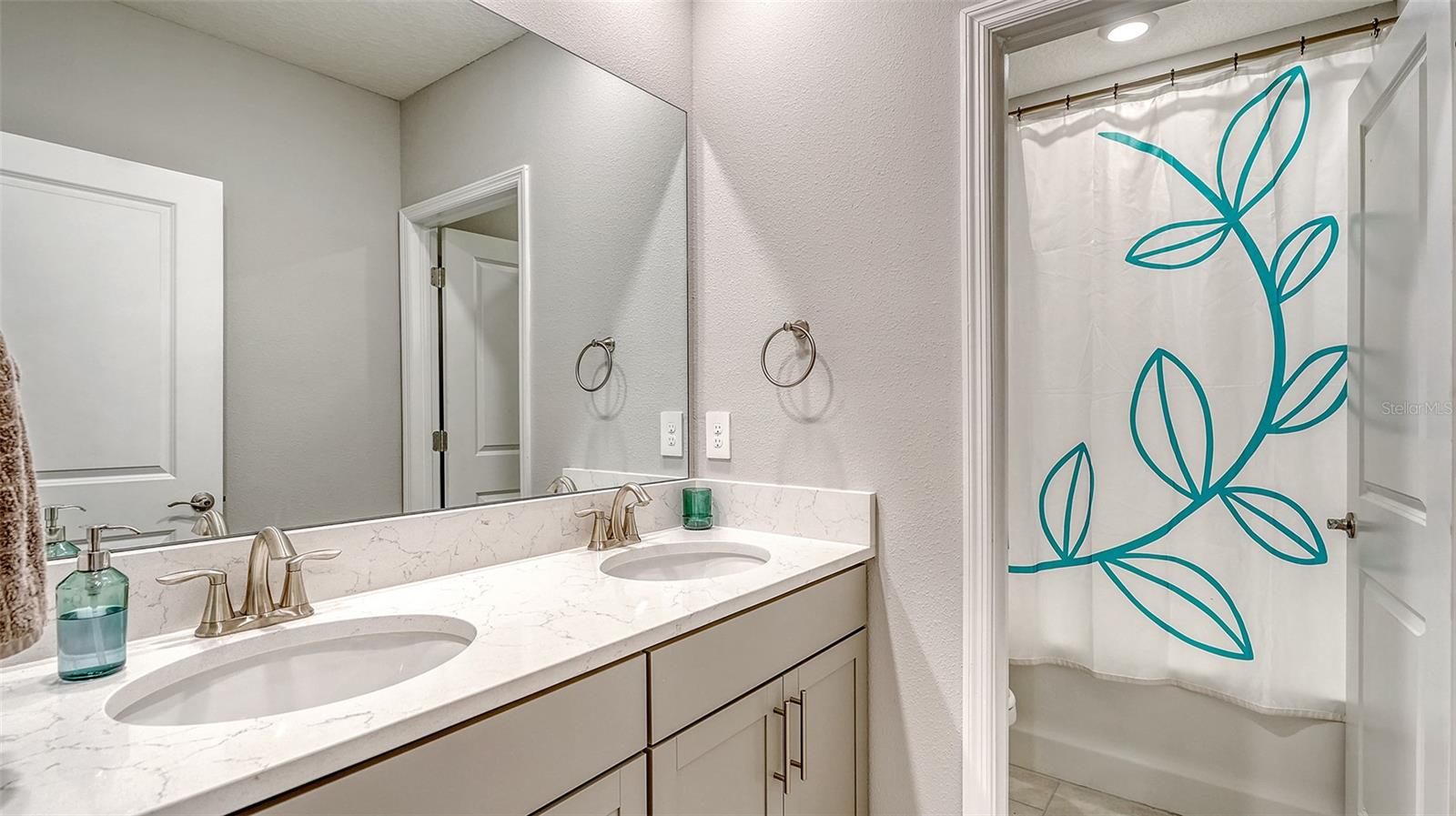 Image 26 of 41 For 17812 Gulf Ranch Place