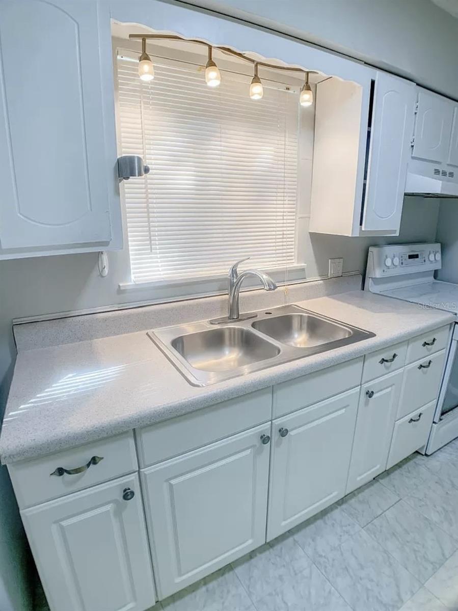 Image 10 of 27 For 530 5th Avenue W C