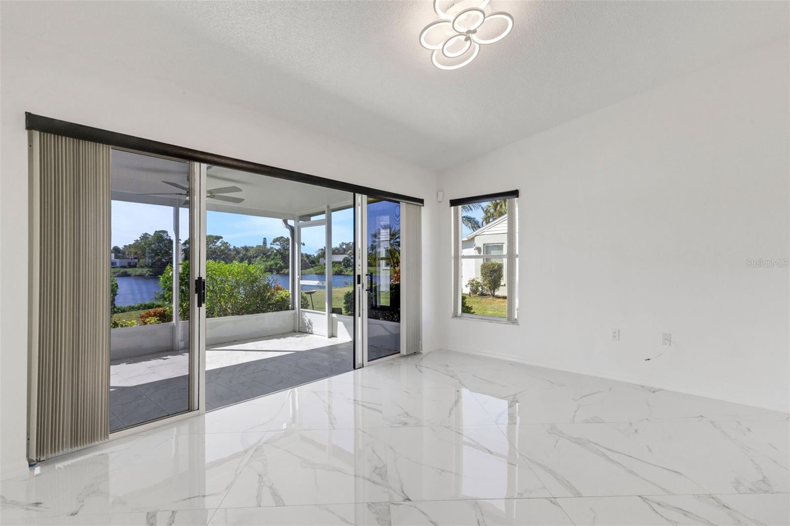 Image 13 of 39 For 721 Spring Lakes Boulevard