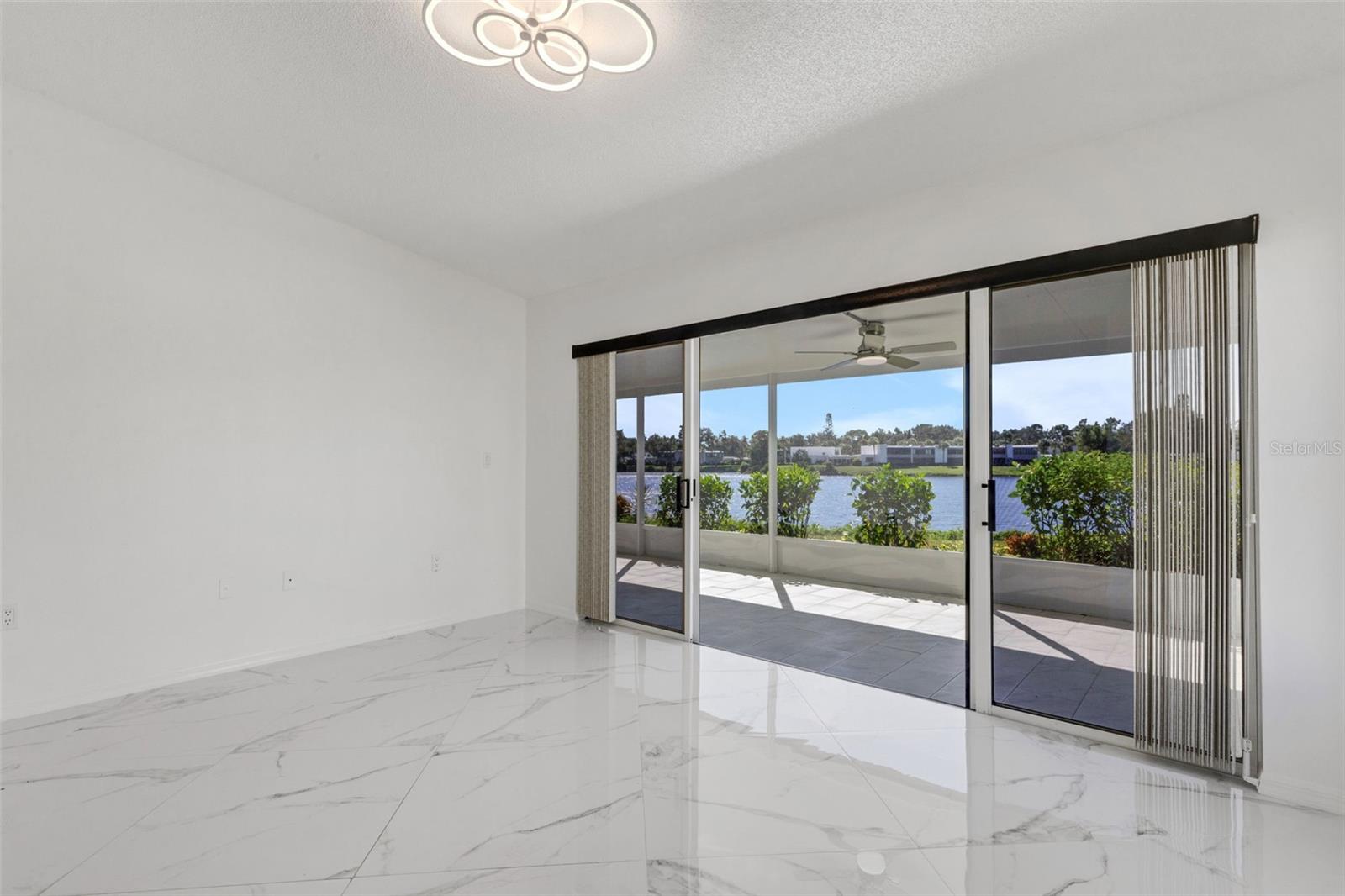 Image 14 of 39 For 721 Spring Lakes Boulevard