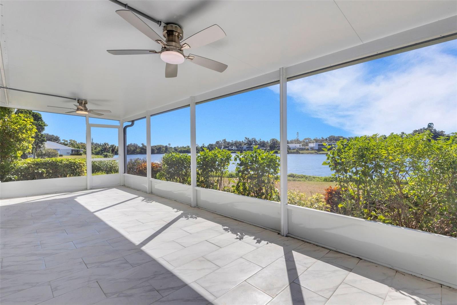 Image 15 of 39 For 721 Spring Lakes Boulevard