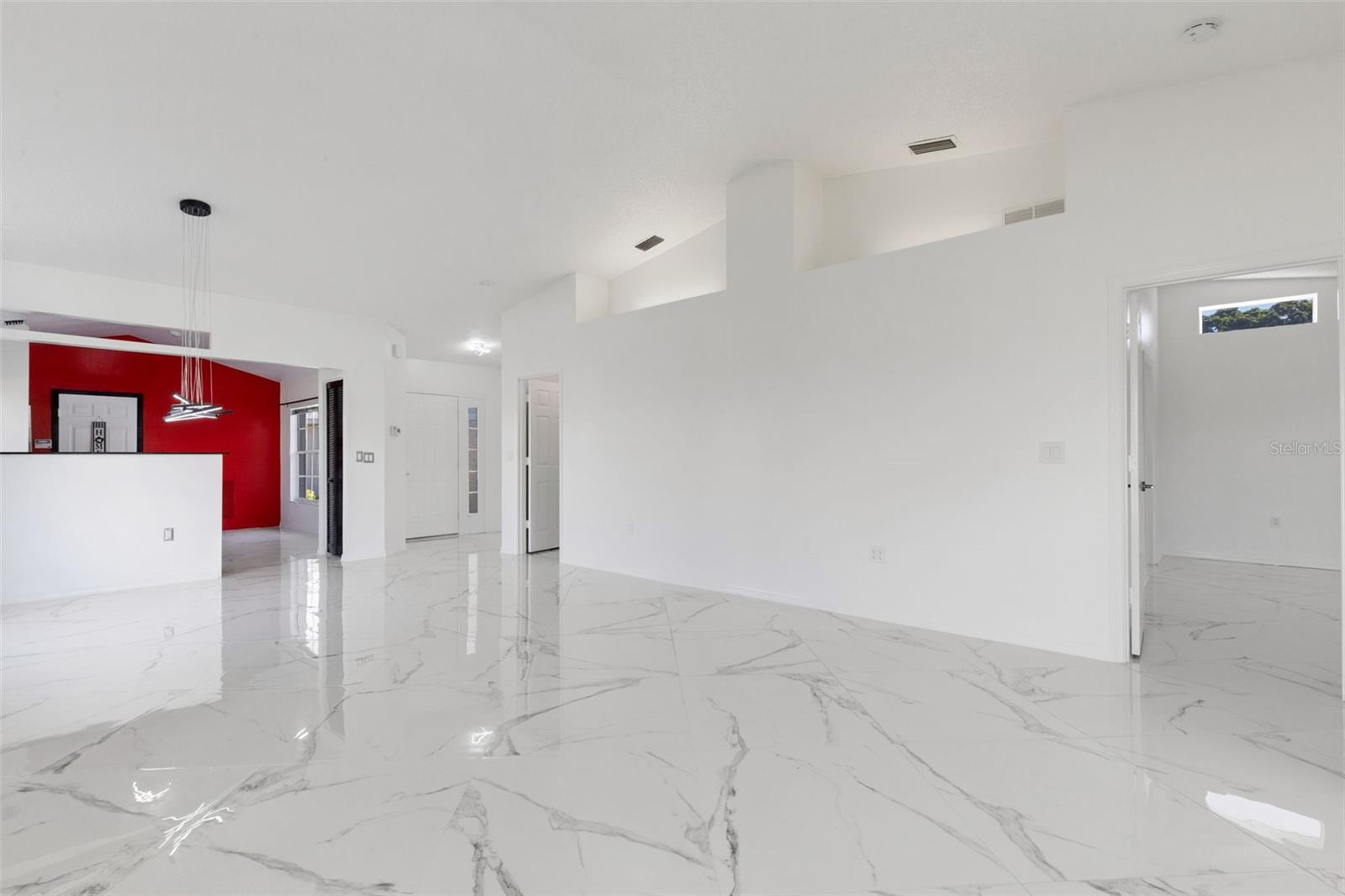 Image 20 of 39 For 721 Spring Lakes Boulevard