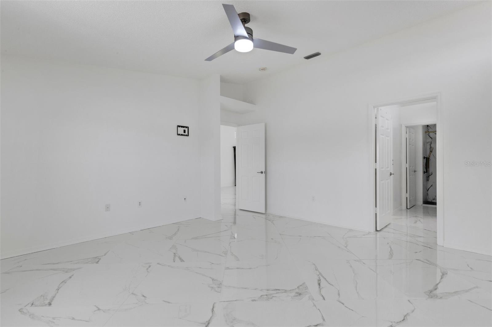 Image 23 of 39 For 721 Spring Lakes Boulevard