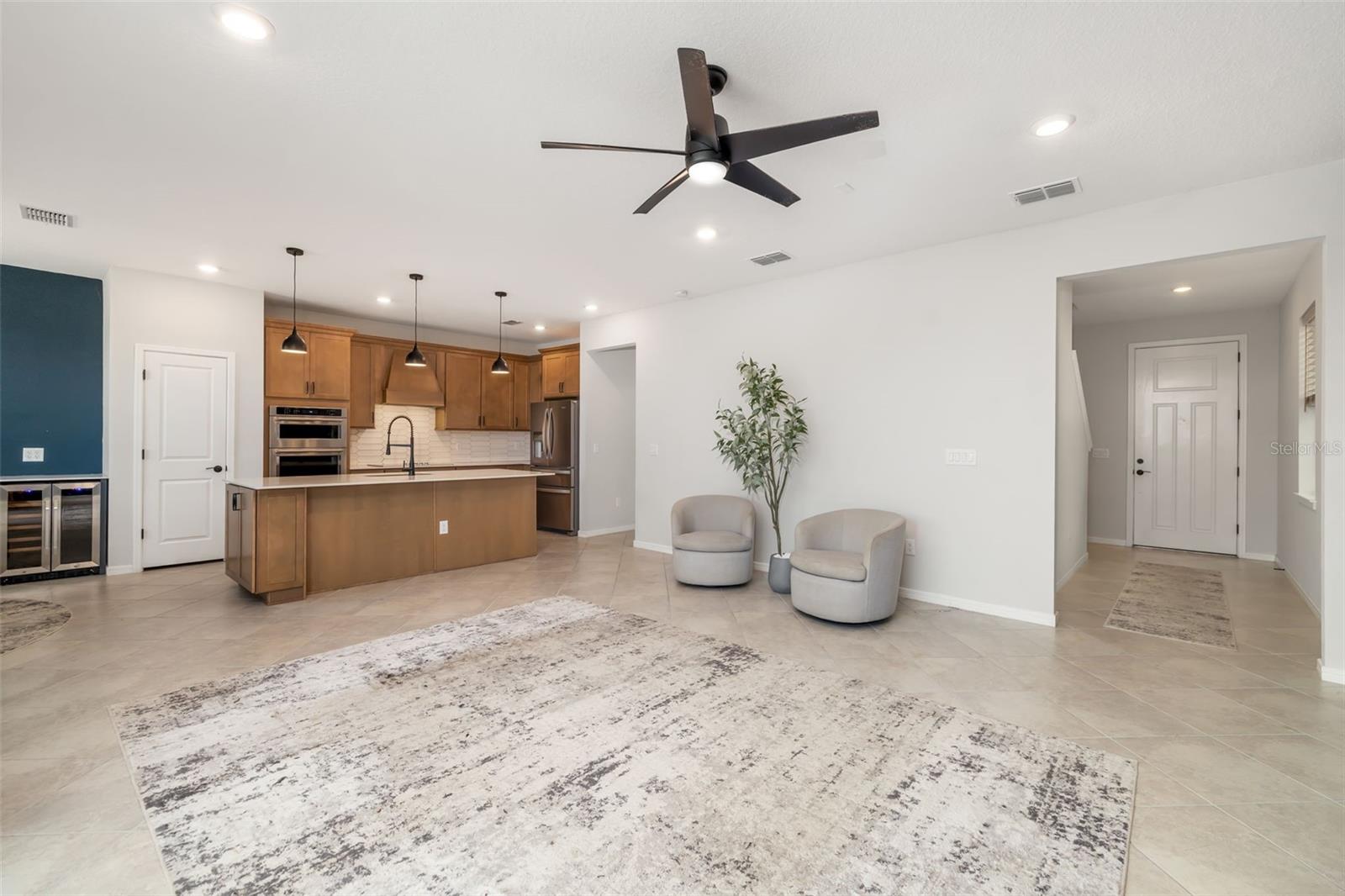 Image 5 of 74 For 9406 Lamine Way