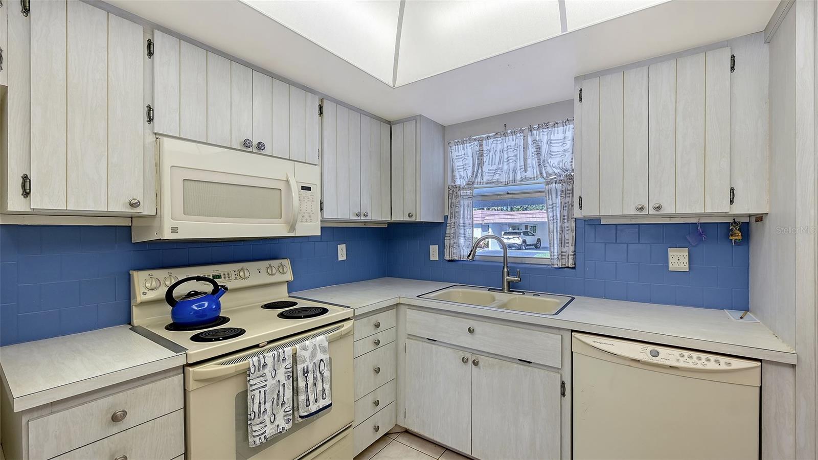 Image 16 of 47 For 5474 Riverbluff Circle V35