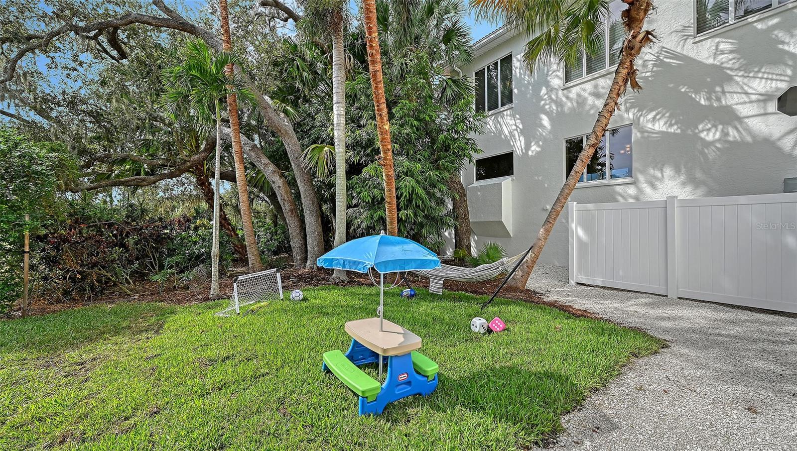 Listing photo id 86 for 7460 Monte Verde