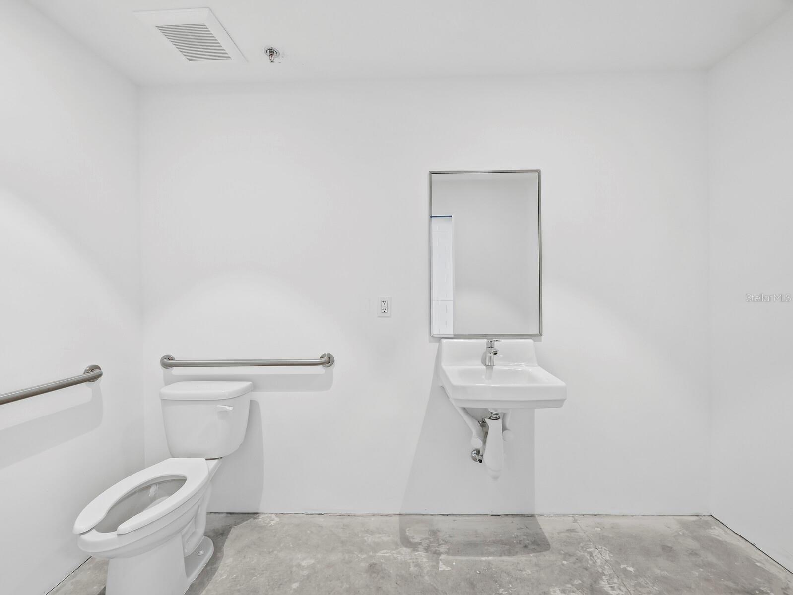 Image 17 of 27 For 6566 Palmer Park Circle 1