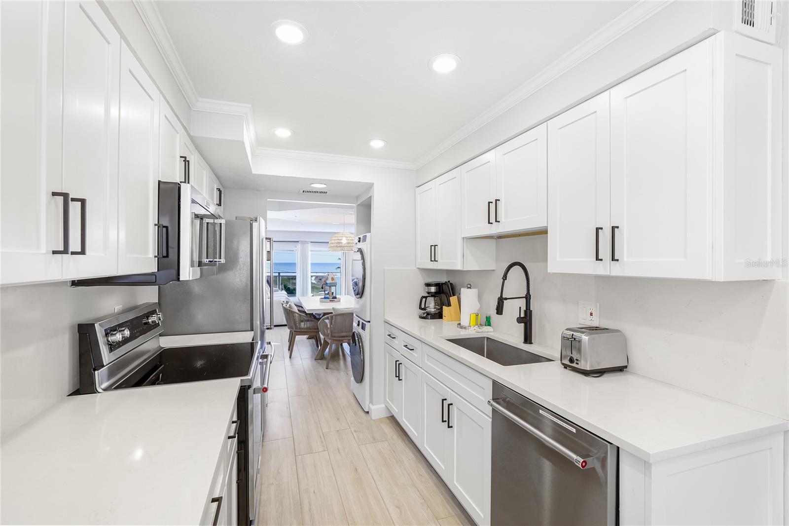 Image 11 of 43 For 625 Beach Road 407