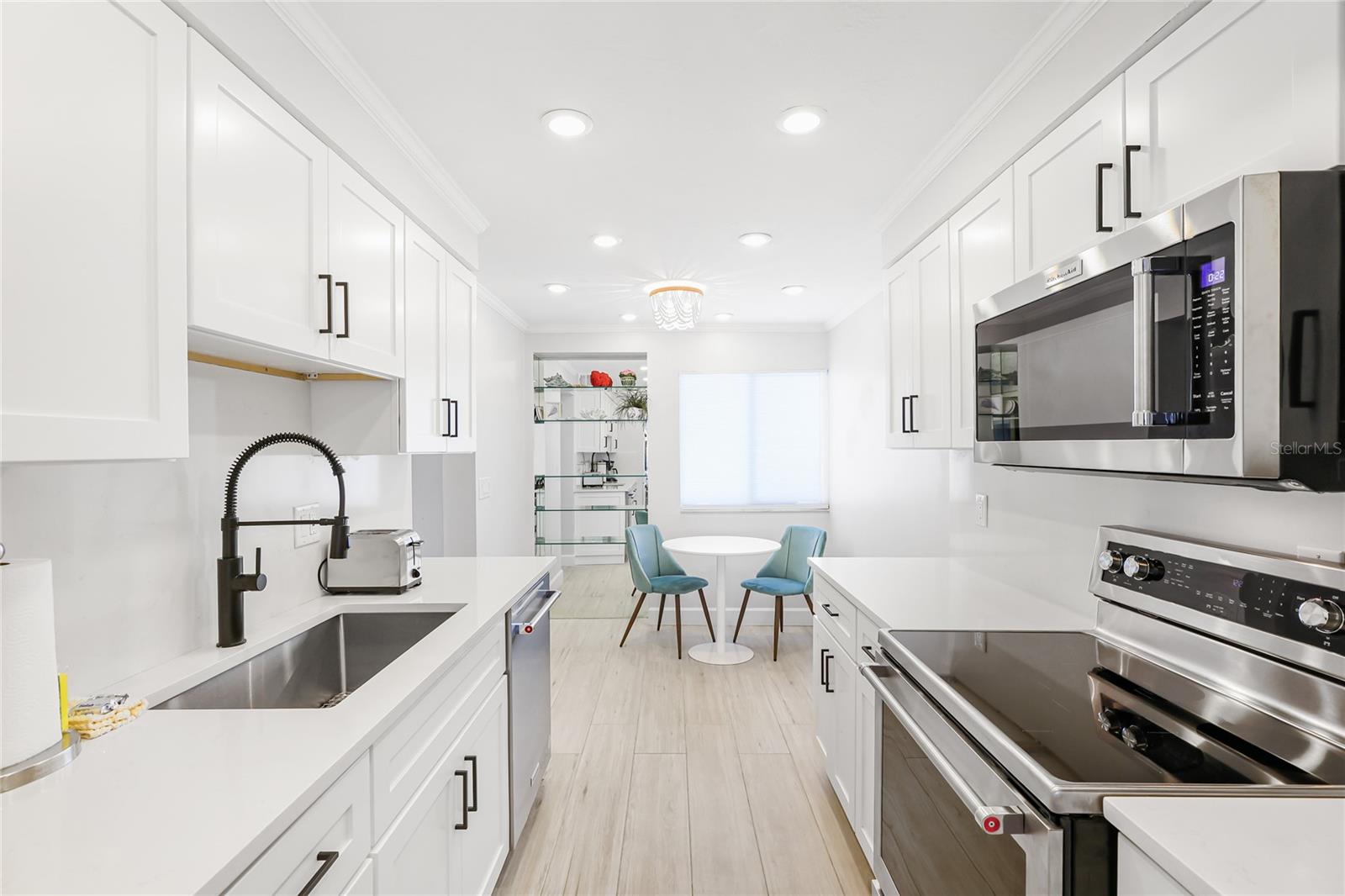 Image 12 of 43 For 625 Beach Road 407