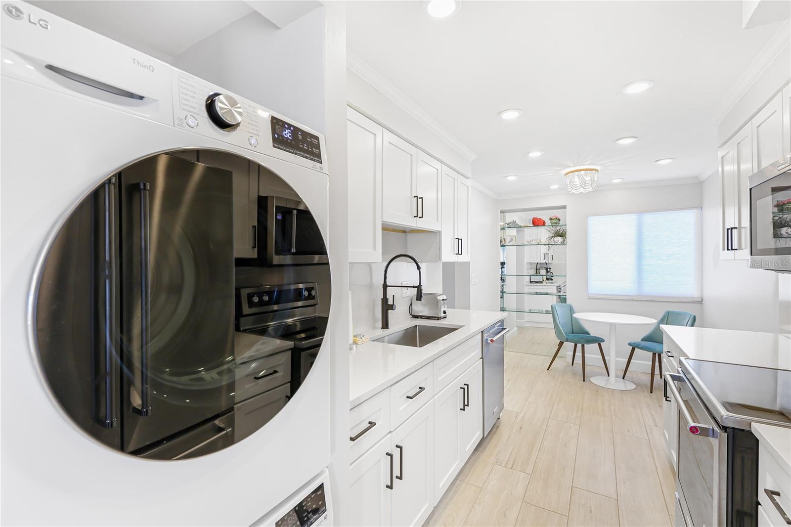 Image 13 of 43 For 625 Beach Road 407