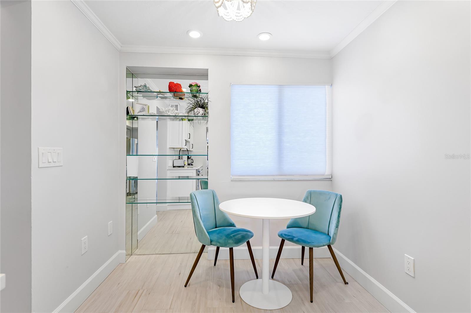 Image 14 of 43 For 625 Beach Road 407