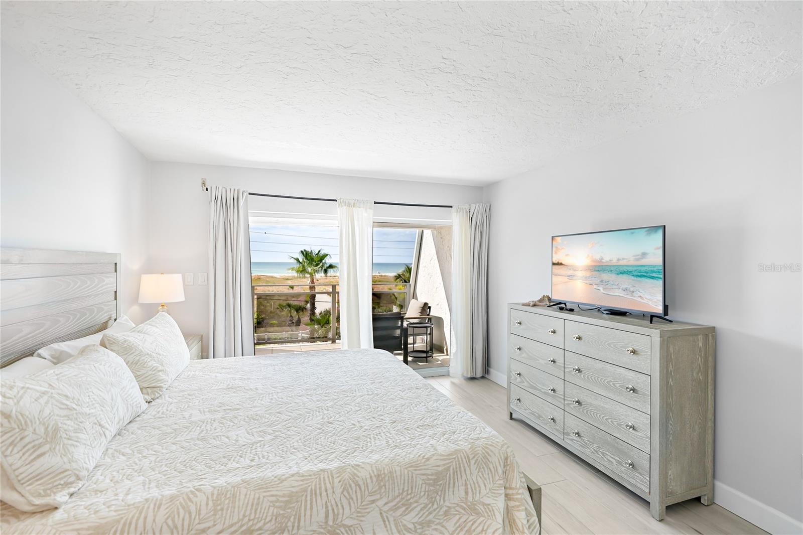 Image 15 of 43 For 625 Beach Road 407