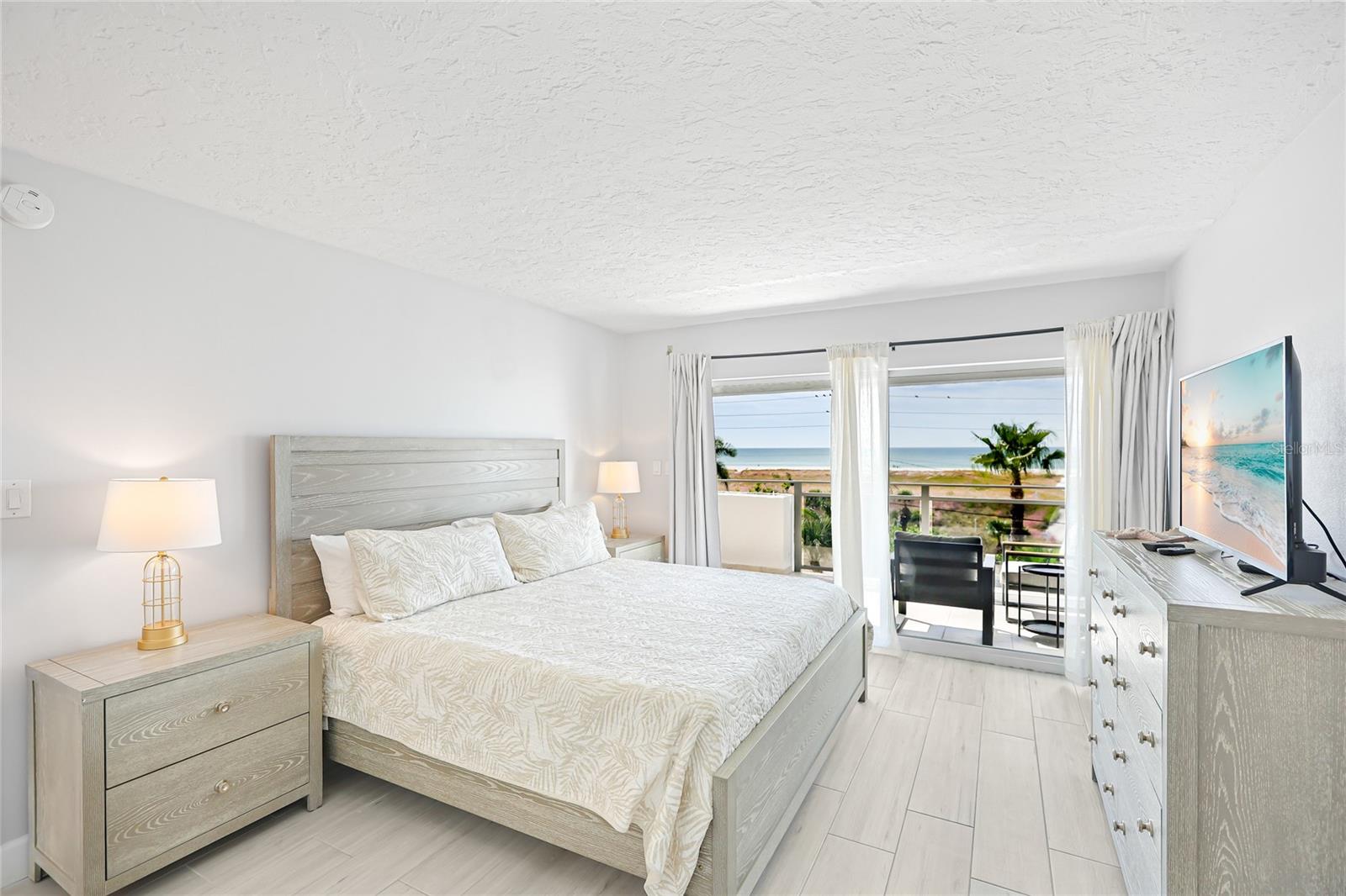 Image 16 of 43 For 625 Beach Road 407