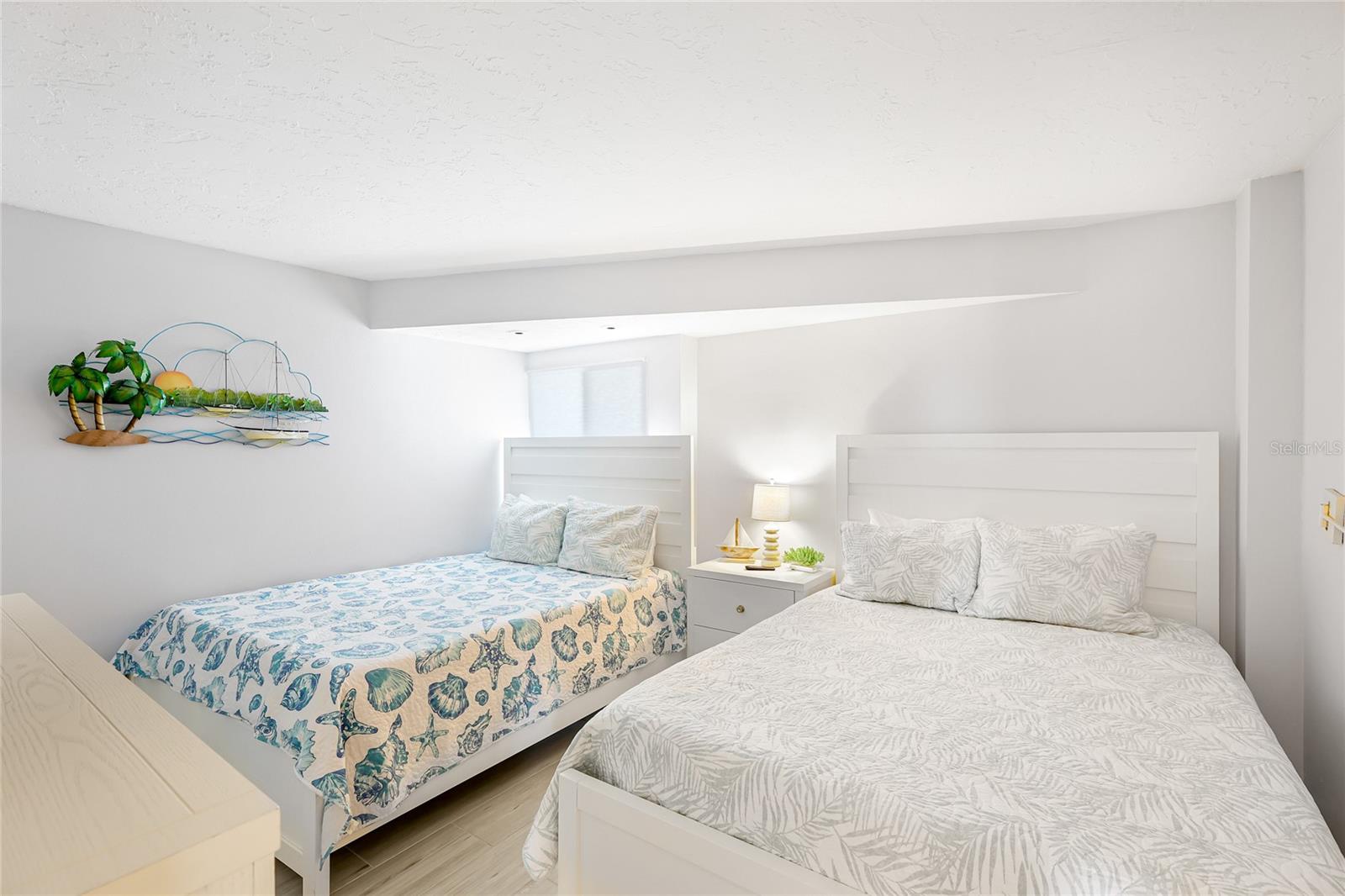 Image 19 of 43 For 625 Beach Road 407