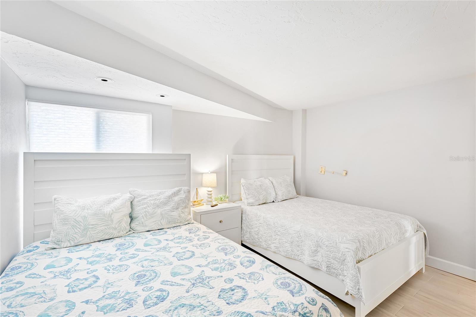 Image 20 of 43 For 625 Beach Road 407