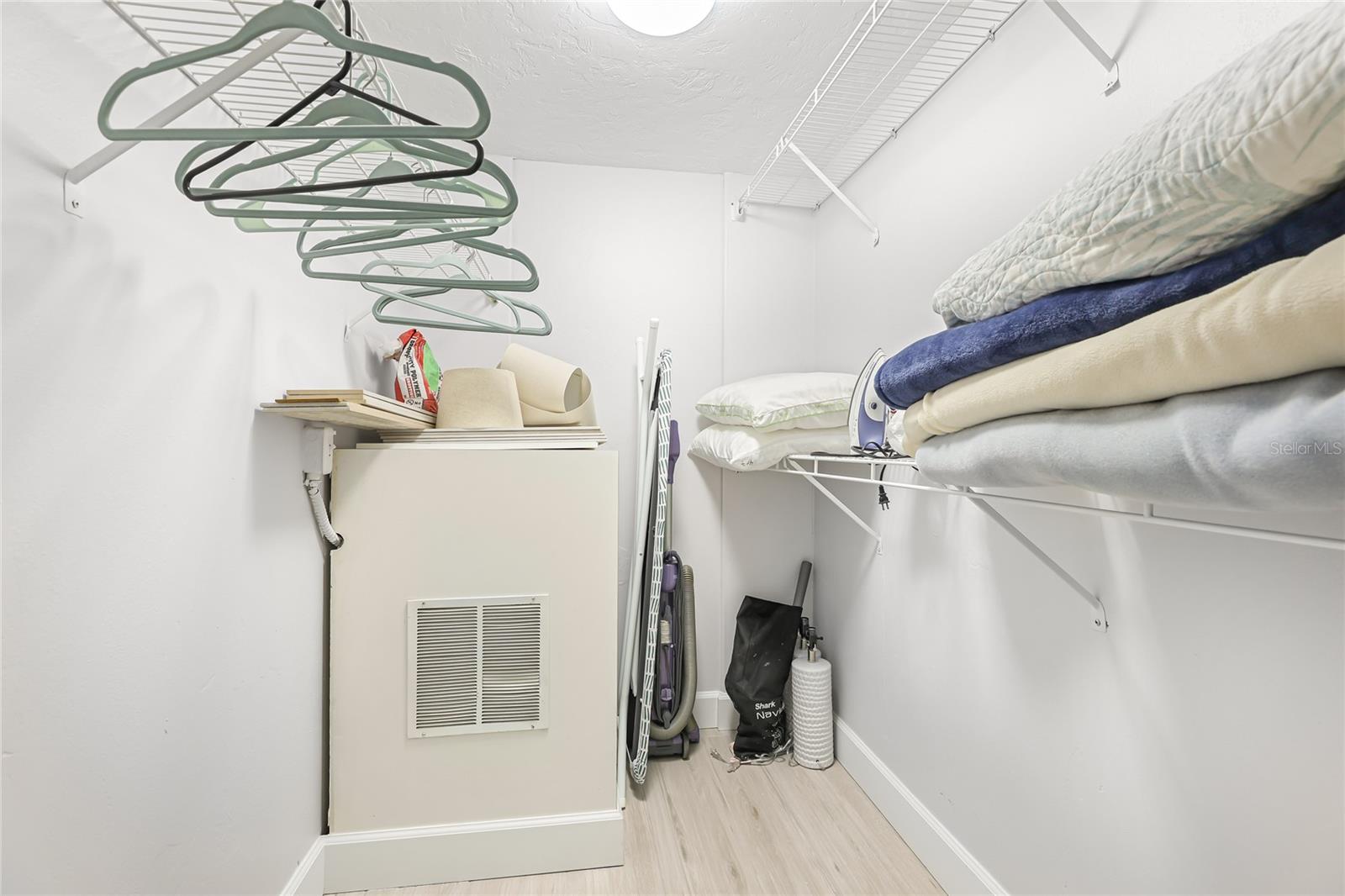 Image 22 of 43 For 625 Beach Road 407