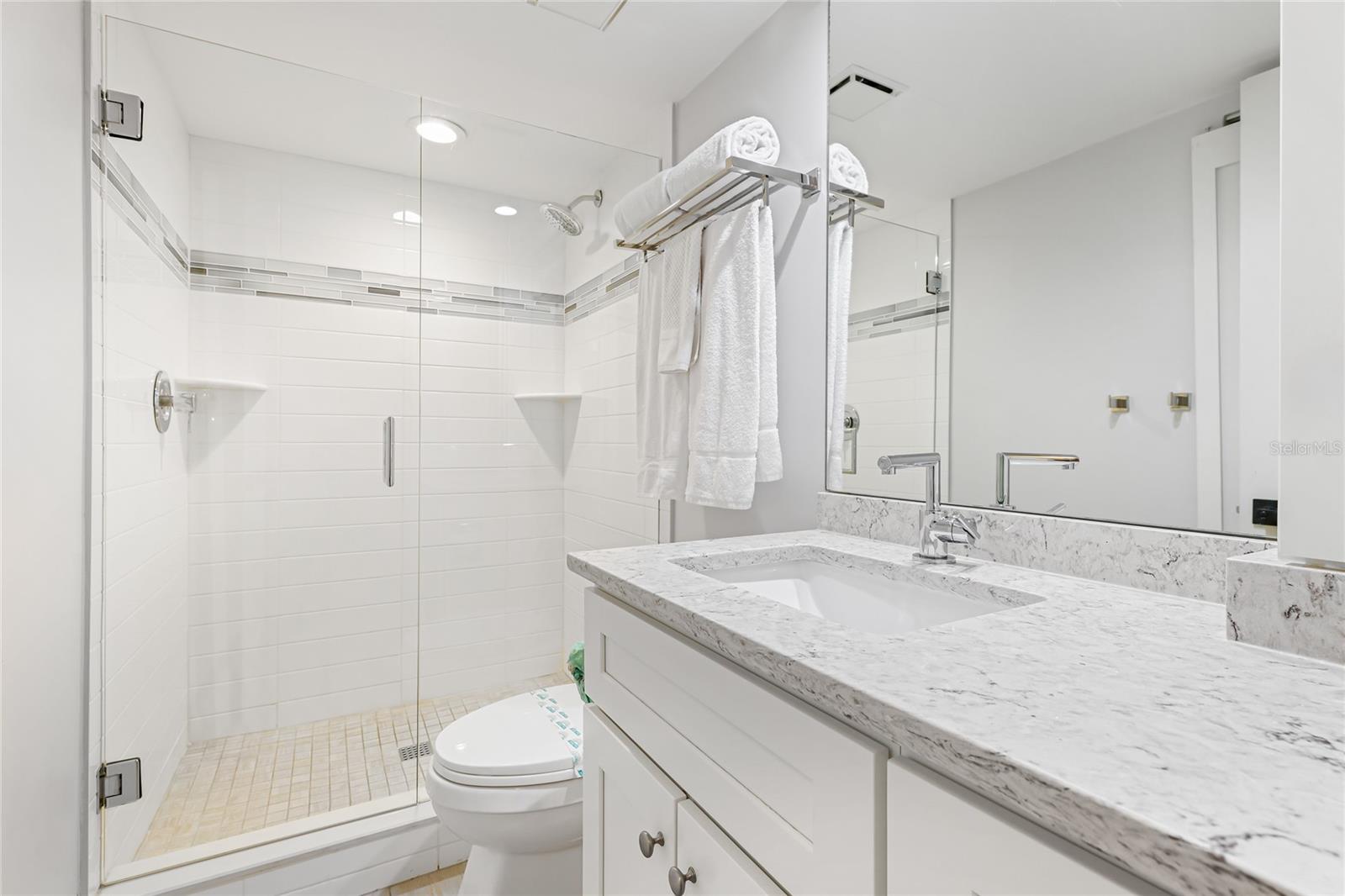 Image 23 of 43 For 625 Beach Road 407