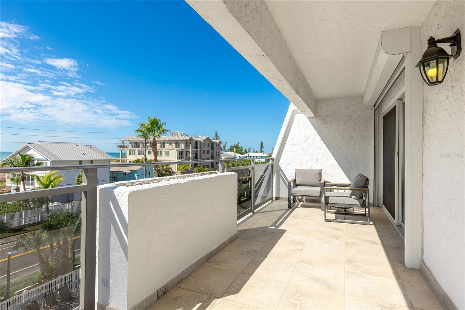 Image 25 of 43 For 625 Beach Road 407