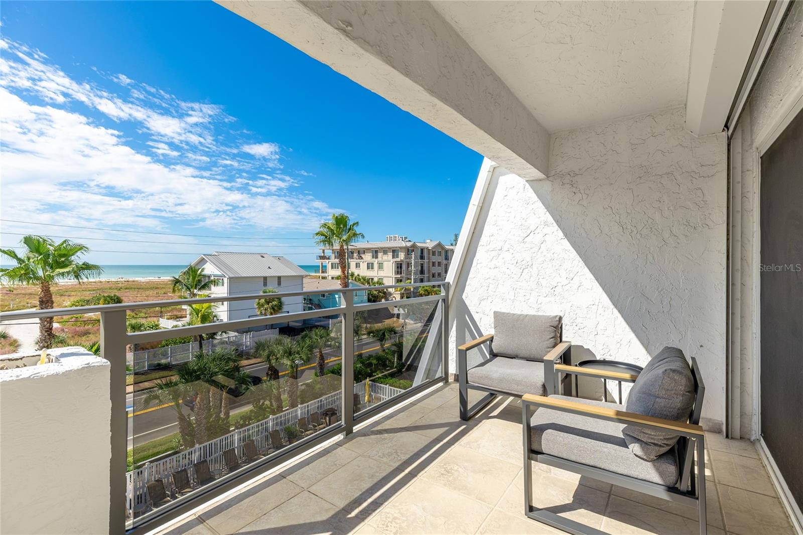 Image 26 of 43 For 625 Beach Road 407