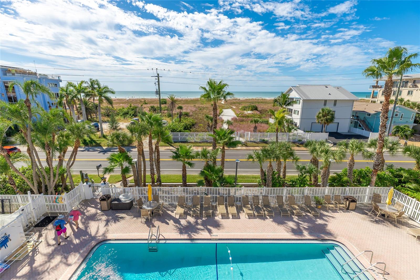 Image 32 of 43 For 625 Beach Road 407