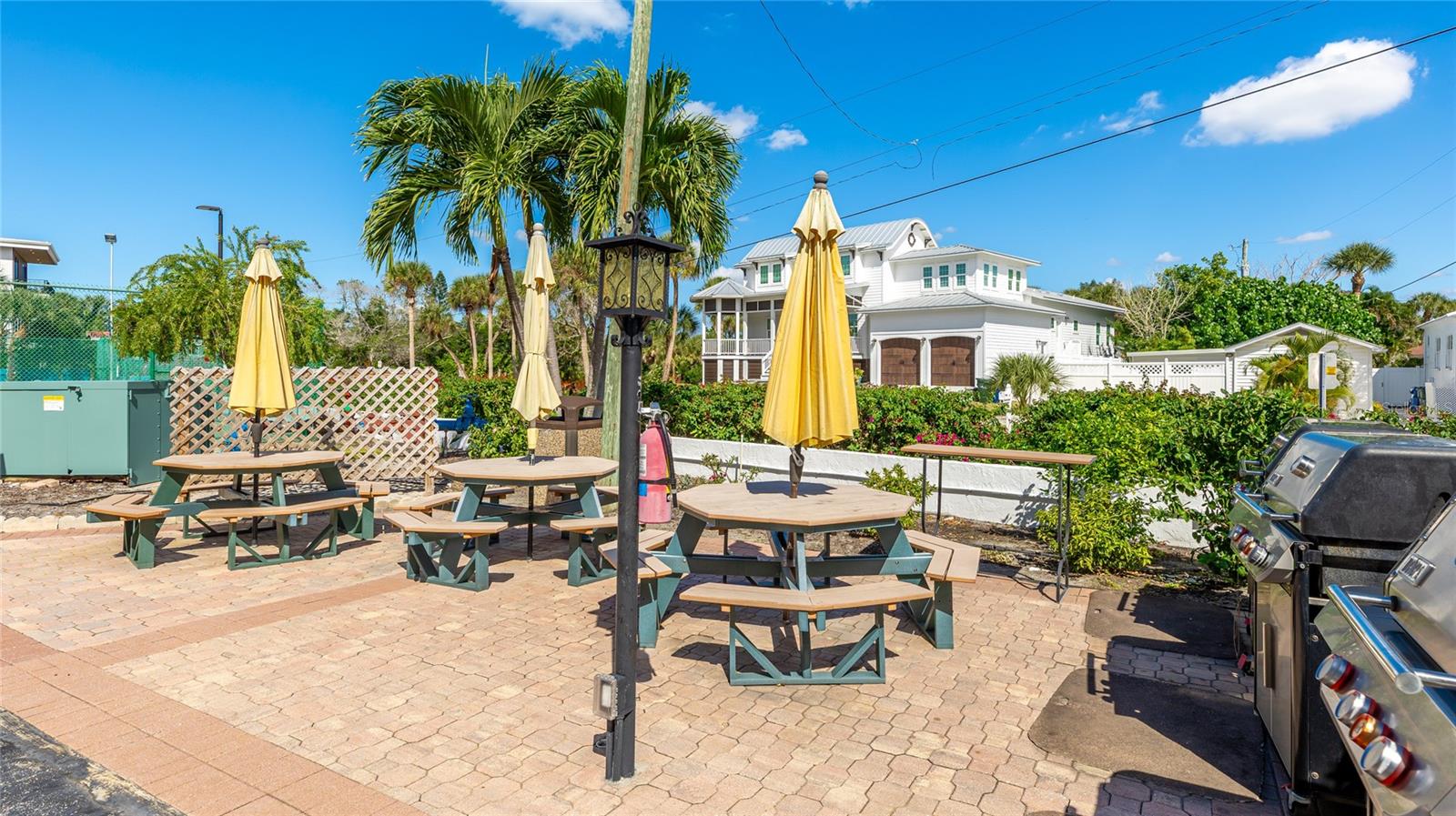 Image 34 of 43 For 625 Beach Road 407