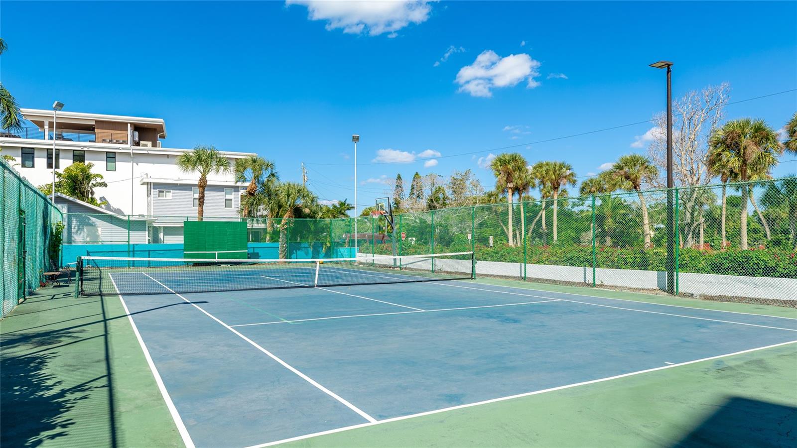 Image 36 of 43 For 625 Beach Road 407