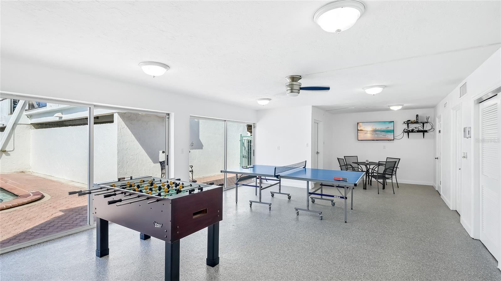 Image 40 of 43 For 625 Beach Road 407