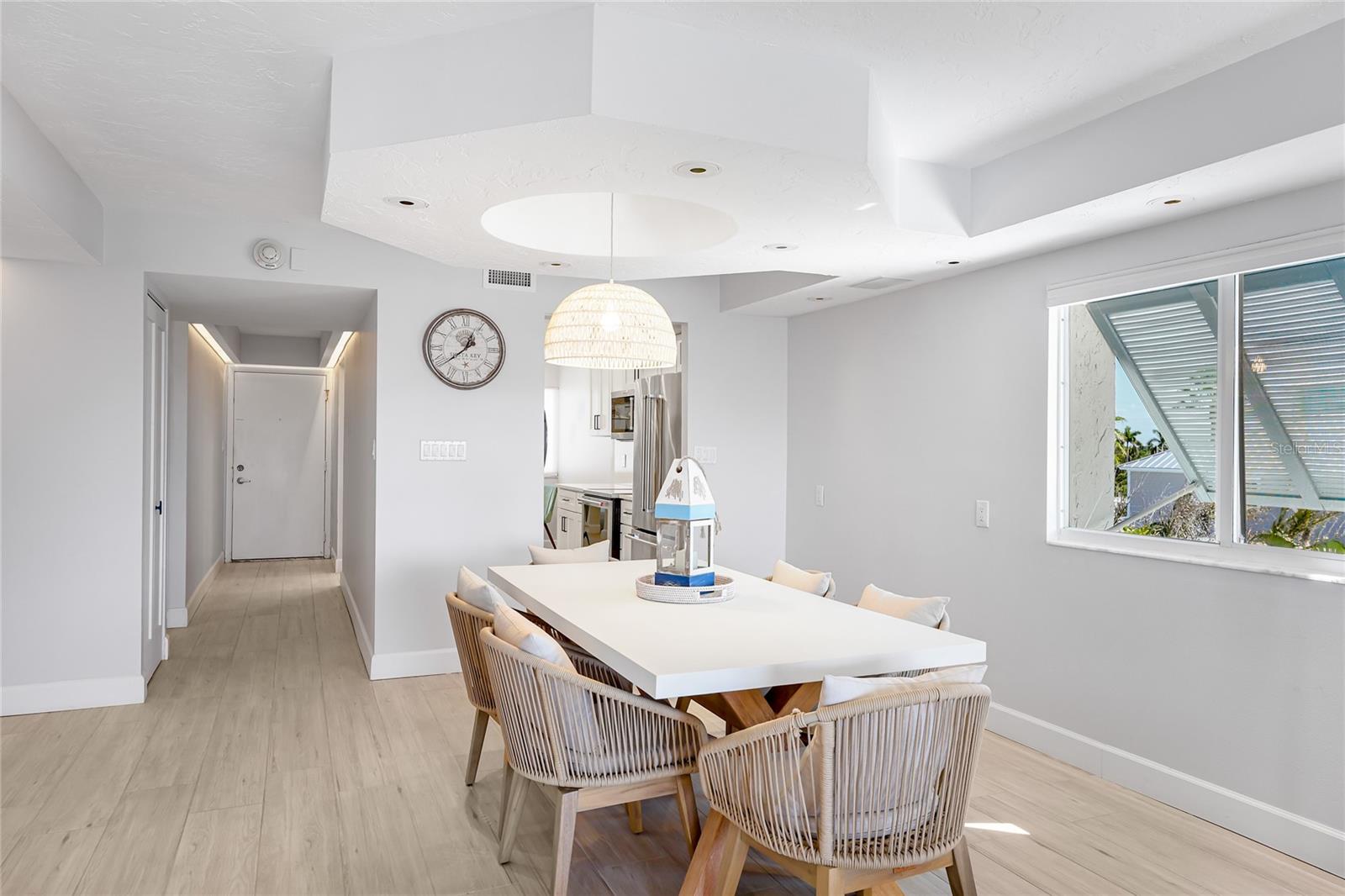 Image 5 of 43 For 625 Beach Road 407