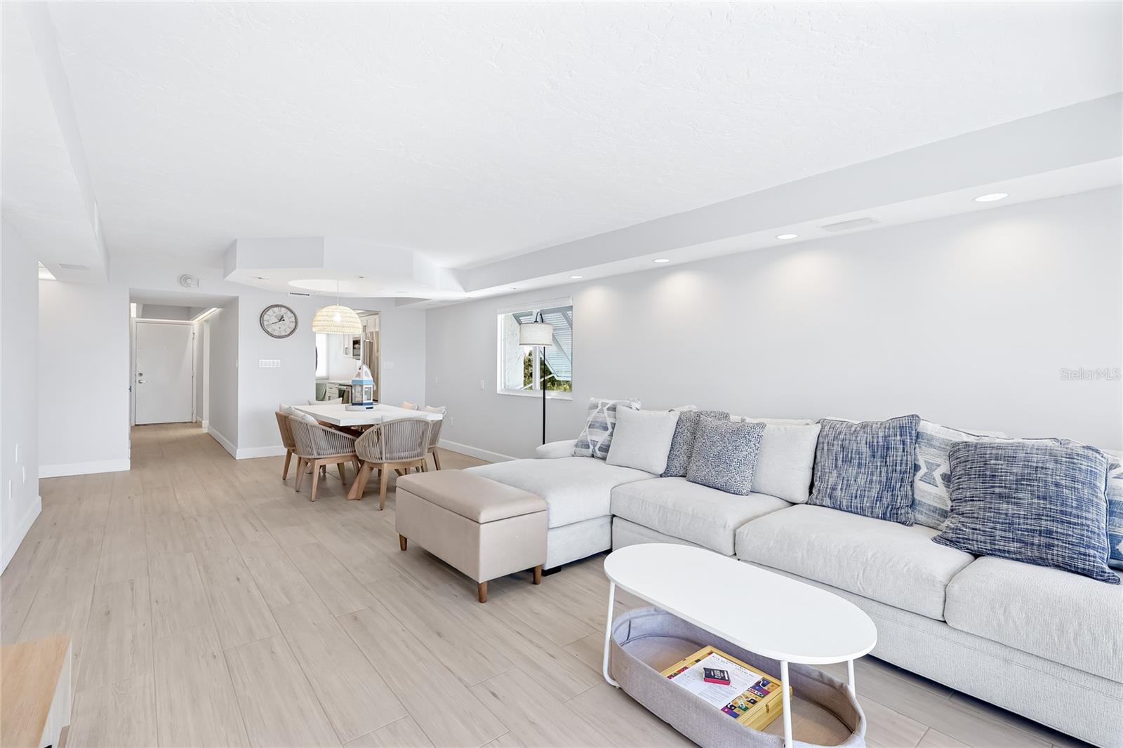 Image 8 of 43 For 625 Beach Road 407